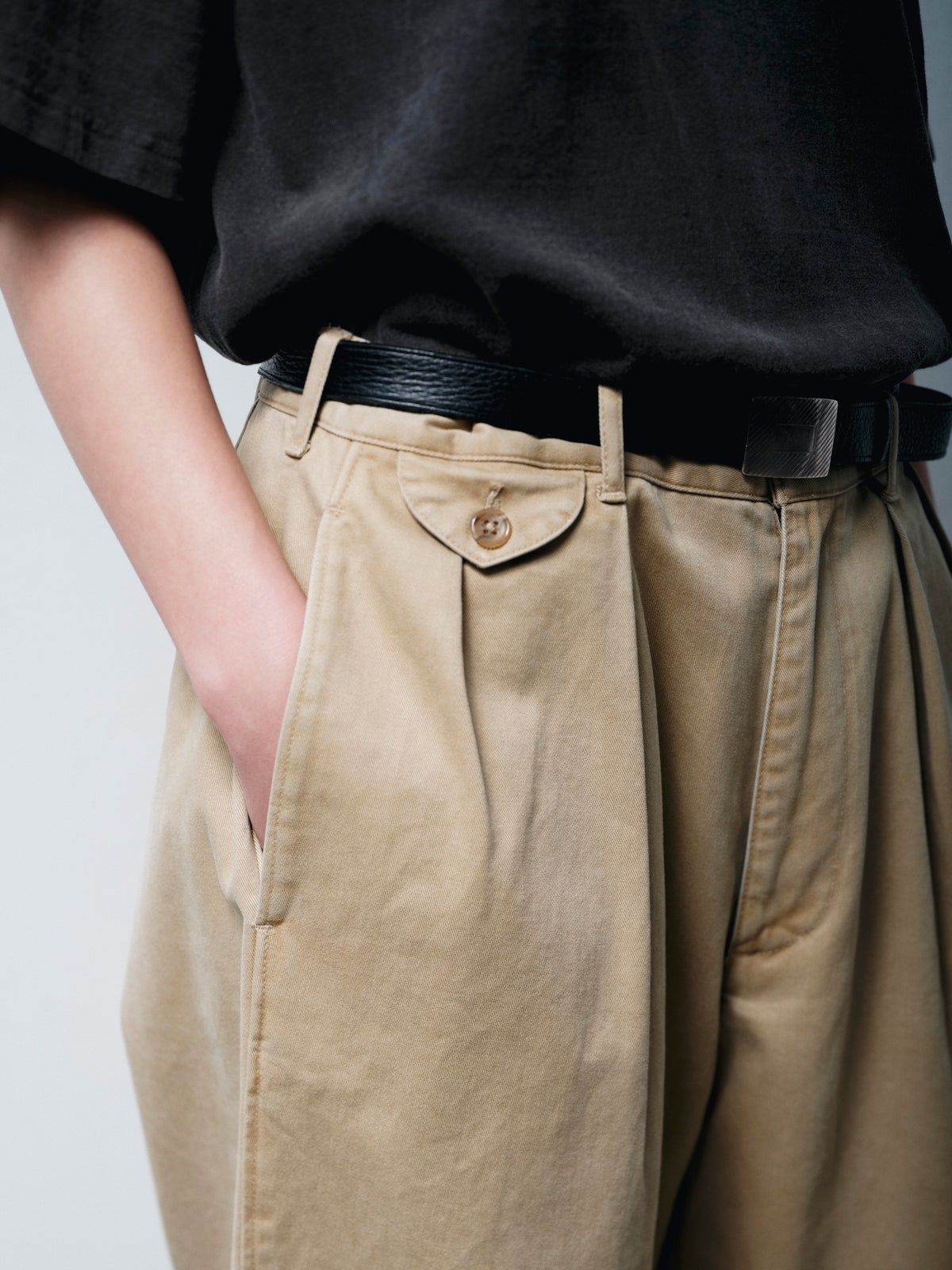 COTTON WIDE TUCK CHINOS(コットンワイドタックチノ)|FOUNDOUR(ファウンダ)ONLINE STORE