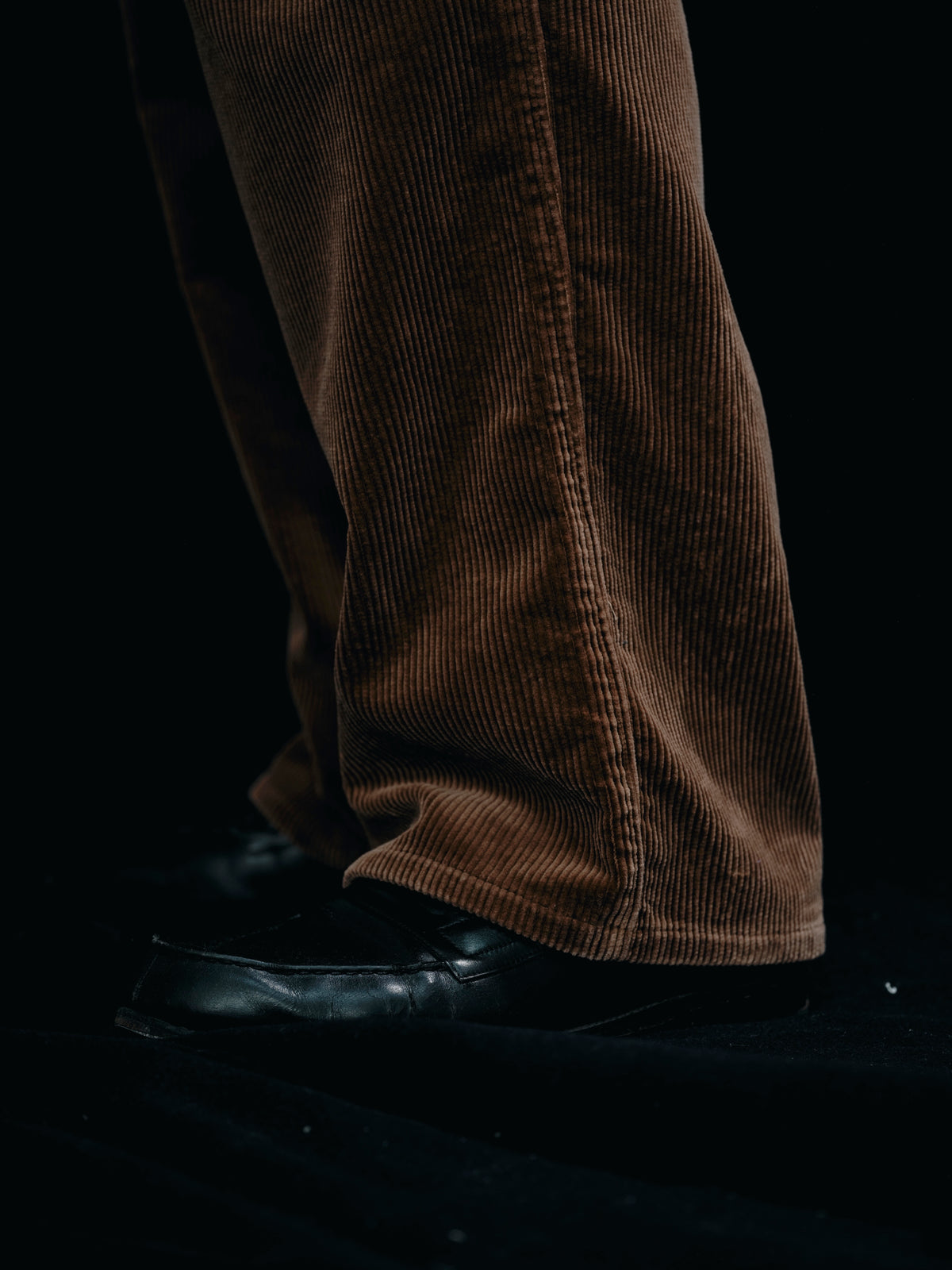 COTTON CORDUROY WIDE TUCK TROUSERS(コットンコーデュロイワイドタックトラウザー)|FOUNDOUR(ファウンダ)ONLINE STORE