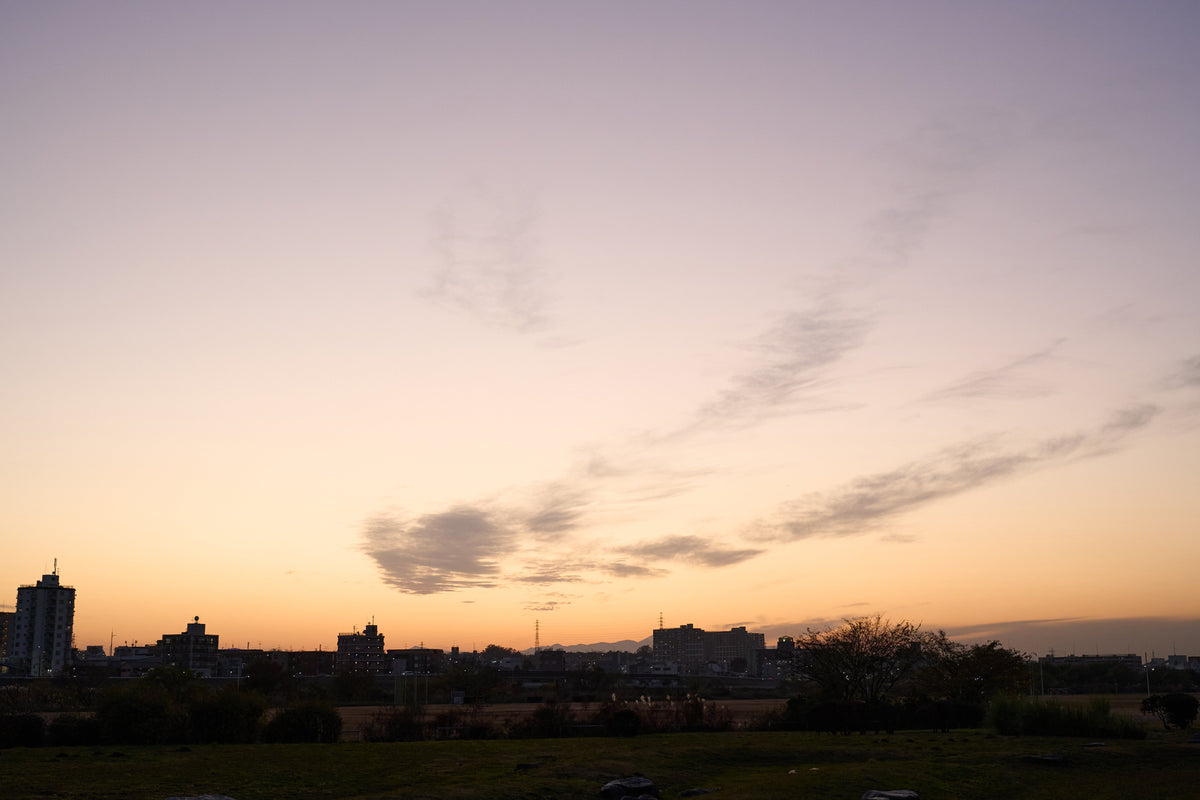 デニムと秋の夕暮れ
