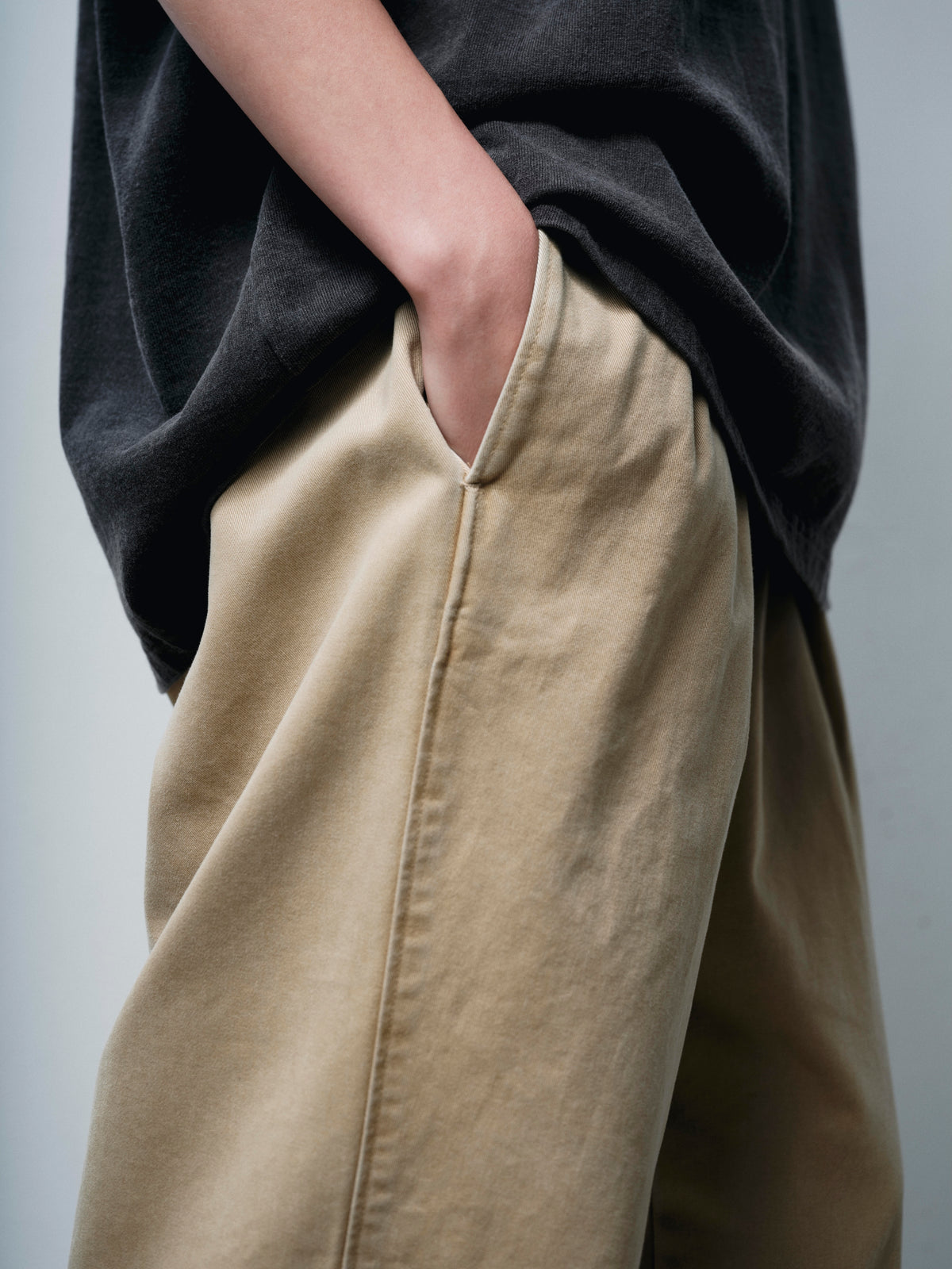 COTTON WIDE TUCK CHINOS（コットンワイドタックチノ）｜FOUNDOUR（ファウンダ）ONLINE STORE
