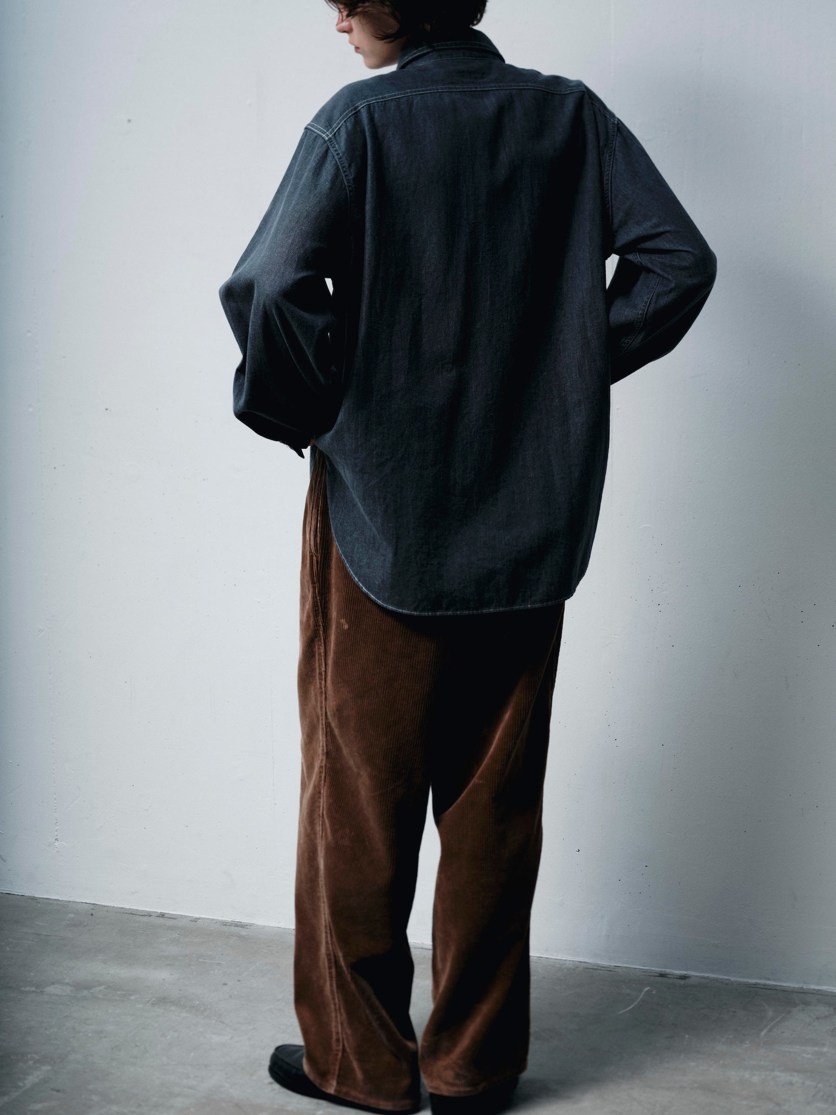 DENIM ASYMMETRIC POCKET WORK SHIRT（デニムシンメトリックポケットワークシャツ）｜FOUNDOUR（ファウンダ）ONLINE STORE