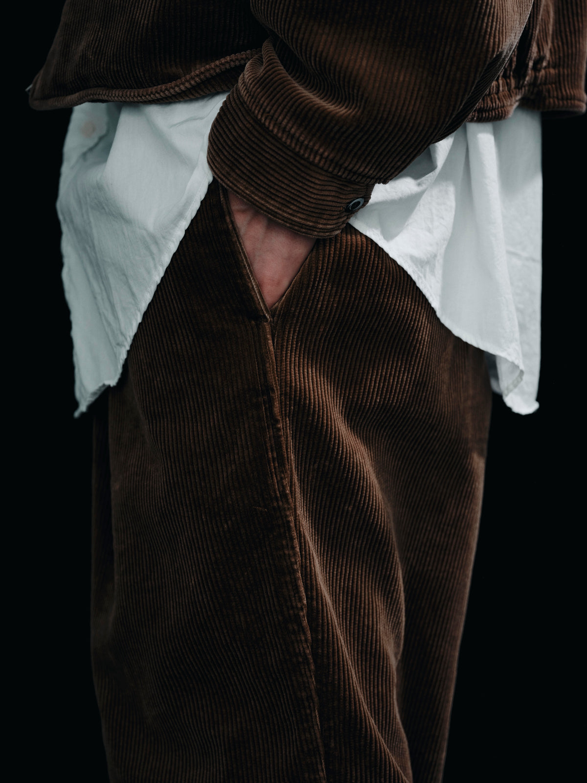 COTTON CORDUROY WIDE TUCK TROUSERS（コットンコーデュロイワイドタックトラウザー）｜FOUNDOUR（ファウンダ）ONLINE STORE